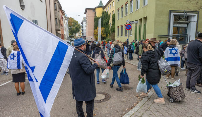 Menschenkette Jüdische Synagoge 