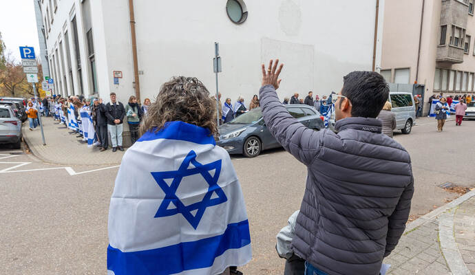 Menschenkette Jüdische Synagoge 
