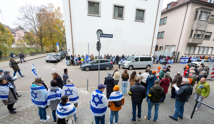 Menschenkette Jüdische Synagoge 