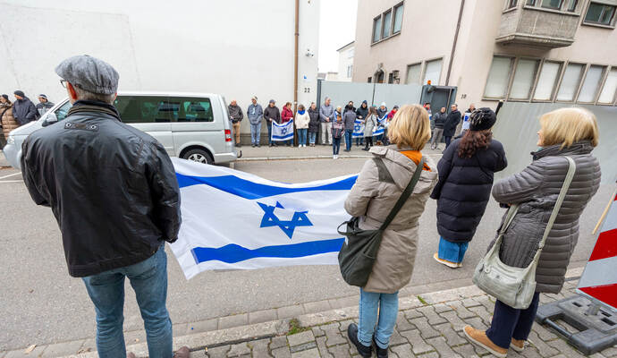 Menschenkette Jüdische Synagoge 