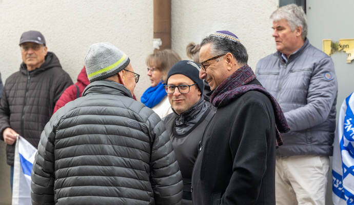Menschenkette Jüdische Synagoge 