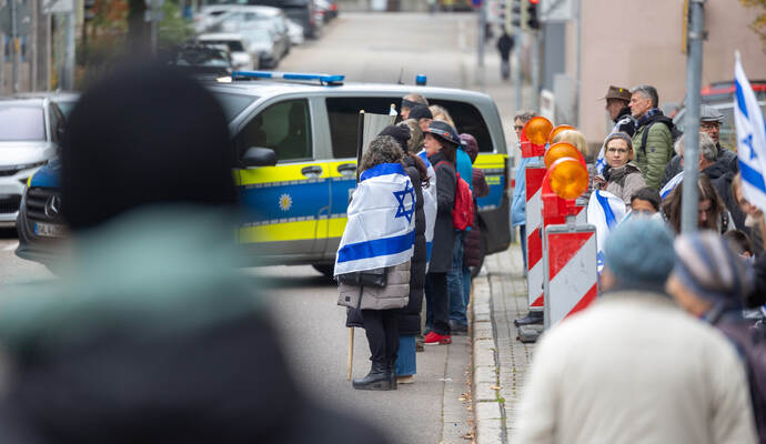 Menschenkette Jüdische Synagoge 