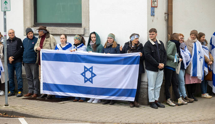 Menschenkette Jüdische Synagoge 