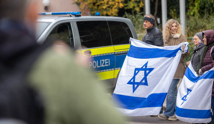 Menschenkette Jüdische Synagoge 