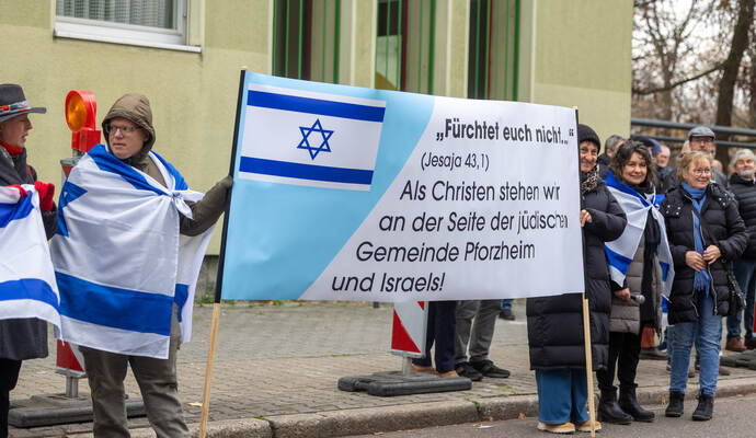 Menschenkette Jüdische Synagoge 