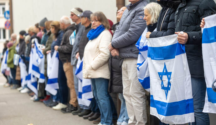 Menschenkette Jüdische Synagoge 