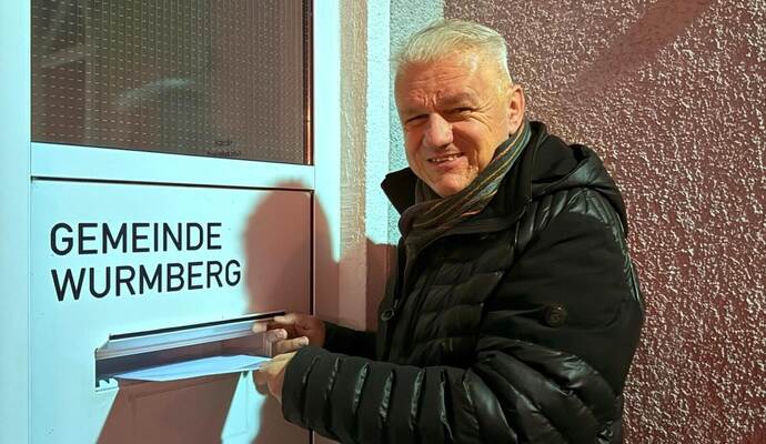Jörg-Michael Teply wirft seine Bewerbung zum frühstmöglichen Zeitpunkt am Samstag um 0 Uhr ein.