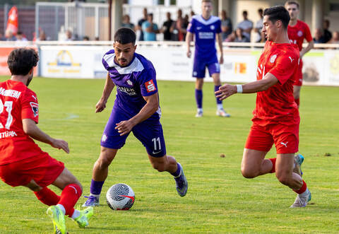 Tasos Leonidis kam mit dem FCN in Essingen unter die Räder.