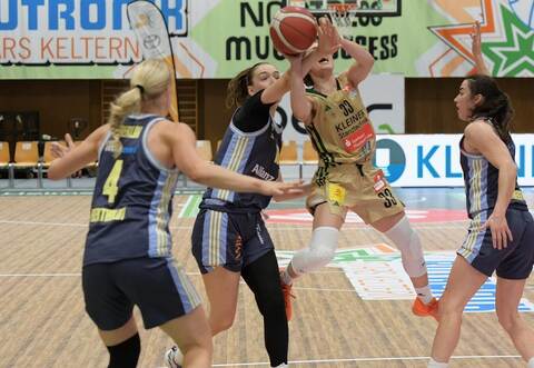 Kelterns Basketballerinnen (Karina Konstantinova, Mitte), mussten gegen Berlin viel investieren für ihren Erfolg.