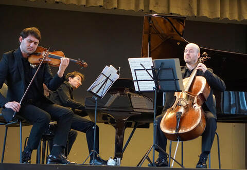 Beim Herbstkonzert im Uhlandbau in Mühlacker begeisterte das„Trio Delyria“.