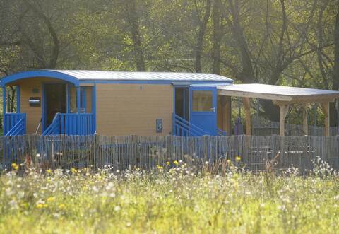 Im Tal zwischen Bilfingen und Ersingen liegt die Natur- und Sportkita, die vor etwas weniger als einem Jahr an den Start gegangen ist. Auch für sie wird ein neuer Träger gesucht.