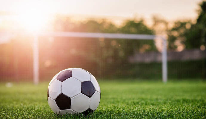 Fair geht vor: Die meisten Spiele der jüngsten Fußballer verlaufen problemlos. Was ist aber, wenn es doch mal auf dem Platz knallt?