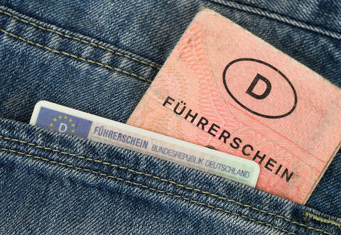 Weil in der Führerscheinstelle des Enzkreises seit Jahren mehr und mehr Führerscheine bearbeitet werden müssen, soll hier eine zusätzliche Stelle geschaffen werden.