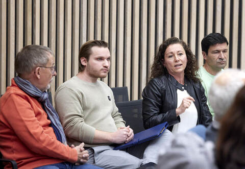 Im Friolzheimer Gemeinderat berichtet der Verein Honigtopf über die Schulkindbetreuung. (v.l.Alfred Soltner, Marcel Kolem, Oxana
