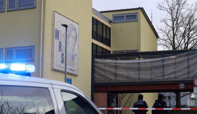Wegen einer möglichen Bedrohungslage hat es am Donnerstagmorgen und -vormittag einen Großeinsatz an einer Realschule in Mühlacker gegeben.