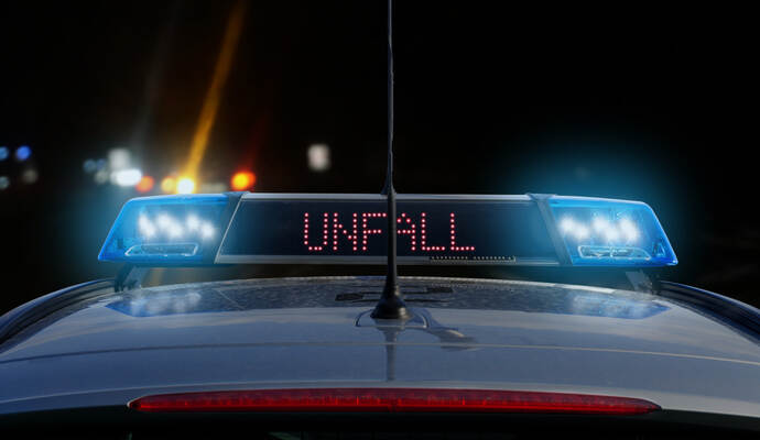 Ein 19-Jähriger verliert auf der Autobahn zwischen Rutesheim und Heimsheim die Kontrolle über seinen Wagen.