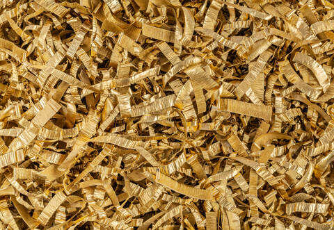 Goldige Versuchung: Angeklagt ist ein 54-jähriger Mann, der in einer Gold- und Silberscheideanstalt als Schmelzer gearbeitet hat. Er soll das Unternehmen um Gold im Wert von zwei Millionen Euro erleichtert haben.