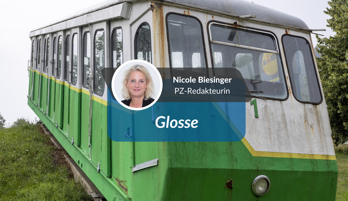 Wer rastet, der rostet: Der alte Bad Wildbader Bergbahnwagen.