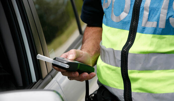 Die Polizei zieht am Donnerstag in Mühlacker einen betrunkenen Fahrer aus dem Verkehr.
