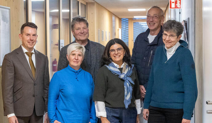 Straubenhardts Bürgermeister Helge Viehweg (von links) kann sich freuen: In Conweiler übernimmt Allgemeinmedizinerin Julia Prisep die Hausarztpraxis von Frank Seiler. Im Schwanner Ärztehaus werden die Mediziner Claudia Kreppel-Zimmer, Hermann Lochner, Beate Dombrowski und Petra Mohl (nicht im Bild) auch im neuen Jahr weiterhin praktizieren, künftig allerdings als Angestellte der Calwer Genossenschaft Mednos.