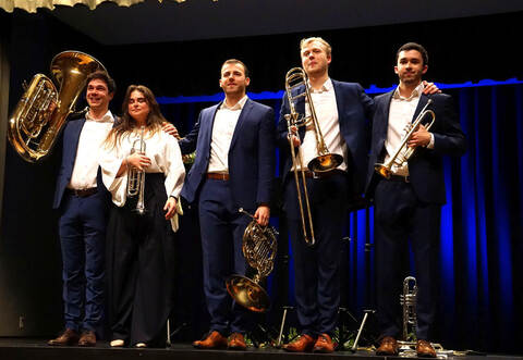 Festliche Bläserklänge im Uhlandbau: Das Quintett Karidion verzaubert seinPublikum mit virtuoser Spielfreude und adventlichem Glanz.