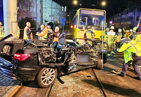 Stadtbahn entgleist nach Unfall in Stuttgart