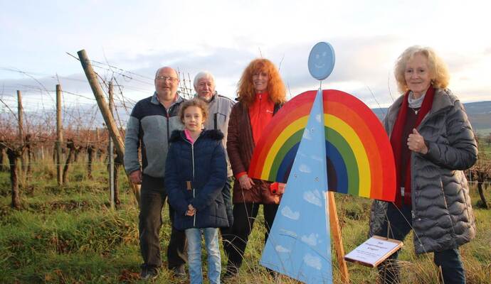 Über die Vielfalt beim Kelterner Engelweg, der bis zum Dreikönigstag zu erkunden ist, freuen sich die Initiatoren Rudi Armbruster (von links), Jürgen Städter, Pauline Wenka, Rita Armbruster und Ulla Höfker.