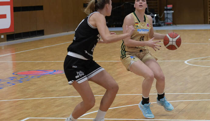 Die junge Ysaline Saulnier (rechts) hatte maßgeblichen Anteil am furiosen dritten Viertel der Rutronik Stars Keltern, die innerhalb von etwas mehr als sechs Minuten einen 20-Punkte-Rückstand wettmachten.