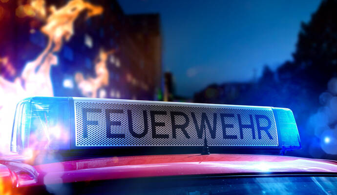 Bei einem Wohnungsbrand am Mittwochnachmittag gegen 16 Uhr im Loßburger Brunnenweg ist ein Hausbewohner mit Brandverletzungen in ein Krankenhaus geflogen worden.