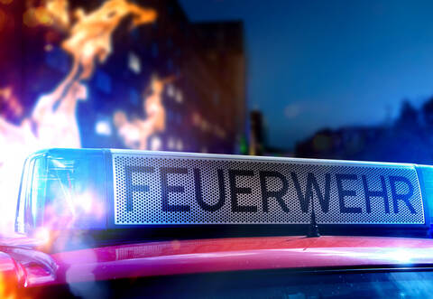 Bei einem Wohnungsbrand am Mittwochnachmittag gegen 16 Uhr im Loßburger Brunnenweg ist ein Hausbewohner mit Brandverletzungen in ein Krankenhaus geflogen worden.