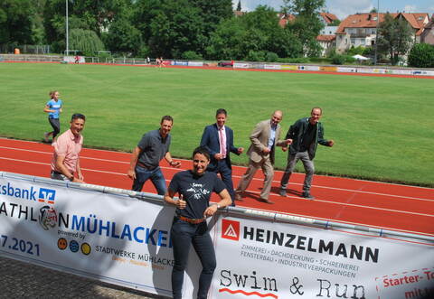 In Sachen Triathlon Mühlacker ist Annette Albers in Mühlacker immer vorne gestanden. Trotz sehr ordentlicher Unterstützungseitens lokaler Sponsoren hat sie sich mit ihrer Agentur Eventpower nun aber nach acht Jahren von dem Projekt zurück-gezogen.
