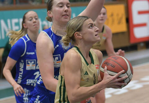 Zu Hause gewann Keltern (vorn Alexandra Wilke) gegen Marburg – nun geht es zu den Hessinnen.