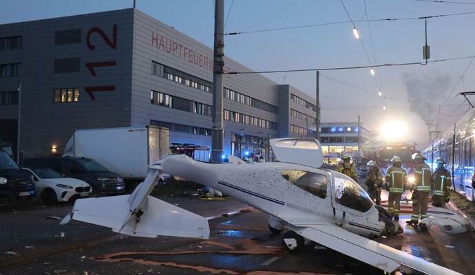 Flugzeug in Stadtgebiet von Mannheim notgelandet