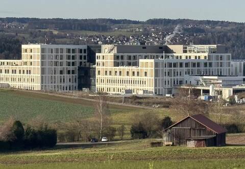 Die neue Calwer Klinik im Stammheimer Gesundheitscampus wird in wenigen Monaten eröffnet. Der hochspezialisierte medizinische Betrieb soll künftig auch die Finanz-situation verbessern.