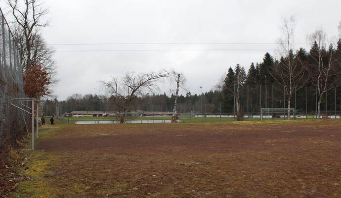 Der alte Hartplatz neben dem eigentlichen Fußballfeld des TSV Schömberg. Hier ein Foto von Anfang 2023.