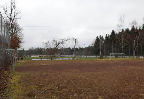 Der alte Hartplatz neben dem eigentlichen Fußballfeld des TSV Schömberg. Hier ein Foto von Anfang 2023.
