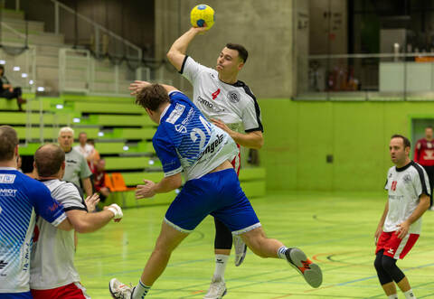Kann sich die TGS mit Jonas Egly (rechts) gegen Blau-Gelb Mühlacker an diesem Freitag im Derby durchsetzen?