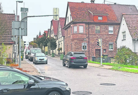 Betroffene Bürger mahnen zur Eile: Zwar liegt die Anordnung des Landratsamts für Tempo 30 auf den Durchgangsstraßen in Wiernsheim und Pinache – hier die Hauptstraße –nun vor. Wann die Schilder angebracht werden, kann die Behörde aber noch nicht genau sagen. Von Januar ist die Rede.