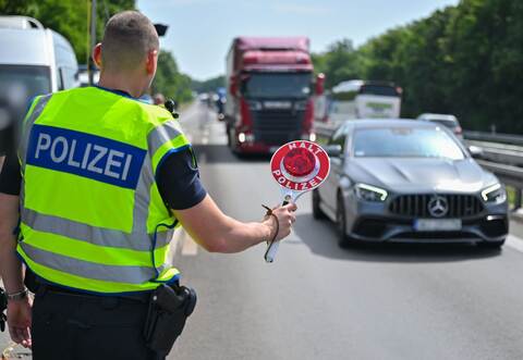 Symbolbild - Grenzkontrolle auf der A12