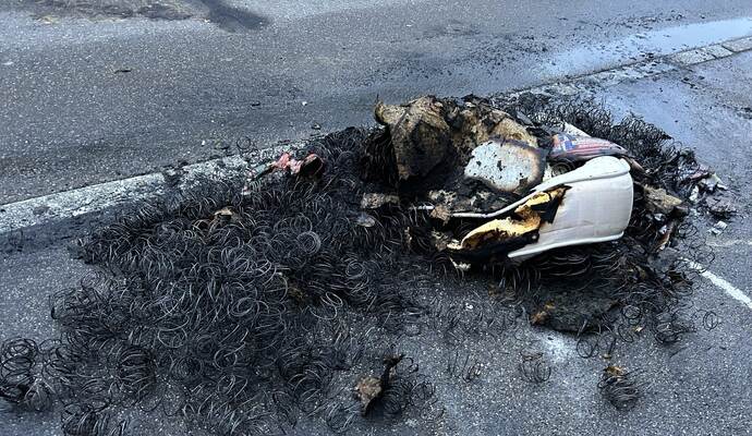 Am frühen Montagmorgen ist es in der Pforzheimer Hirsauer Straße zu einem Feuerwehreinsatz gekommen.