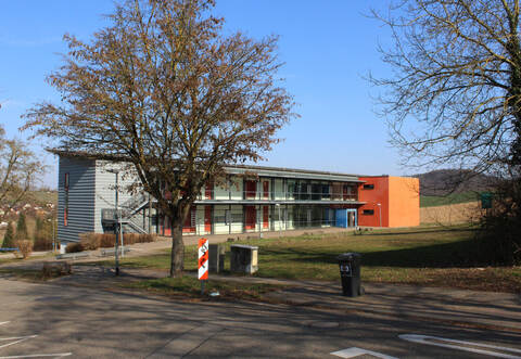 Unterhalb der Oberderdinger Realschule soll die neue Sporthalle entstehen.