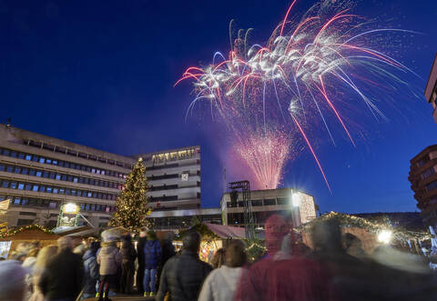 Feuerwerk auf dem Weihnachtsmarkt