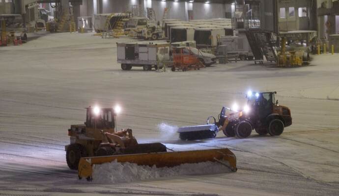 Wintersturm im Nordosten der USA - Flughafen New York