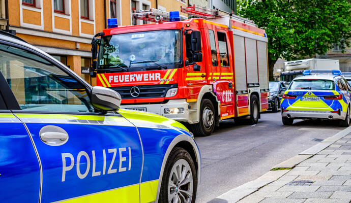 Die betreffende Wohnung in der Kopernikusallee sei durch den Brand unbewohnbar geworden.