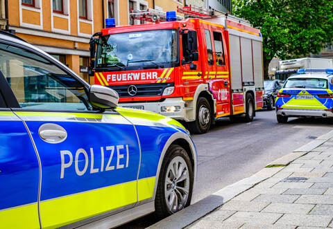 Die betreffende Wohnung in der Kopernikusallee sei durch den Brand unbewohnbar geworden.