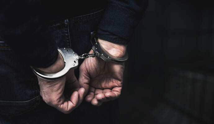 Ein 33-Jähriger wurde am Samstagabend bei einem Einsatz in Straubenhardt festgenommen.