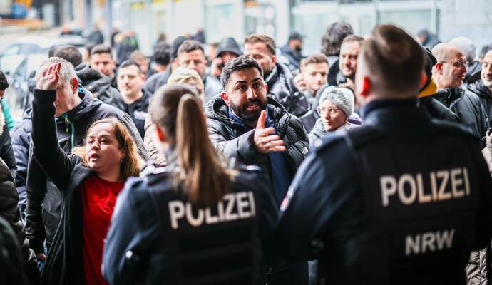 Nach Bankeinbruch - Tresorraum mit Bohrer aufgebrochen