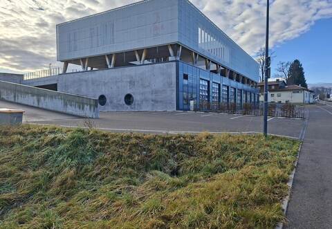 Ähnlich wie das Feuerwehrhaus in Straubenhardt könnte das künftige Feuerwehr-Gerätehaus in Langensteinbach aussehen. Einige Planungsbüros haben dem Karlsbader Gemeinderat entsprechende Pläne vorgestellt.
