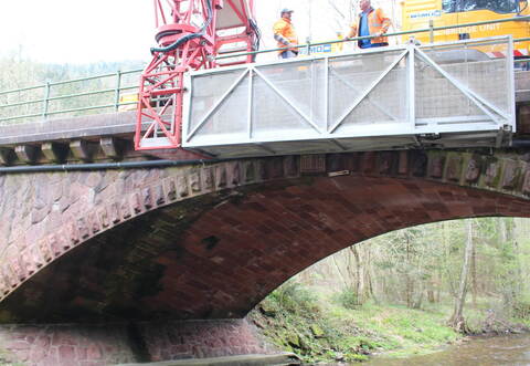 Schon vor Jahren ist die Standsicherheit der Brücke bemängelt worden.