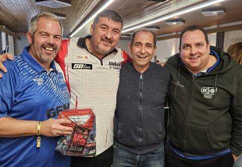 Initiator Manuel Hess zusammen mit Mensur Suljovic, Tiefenbronns Bürgermeister Frank Spottek und Florian Flickinger (von links).